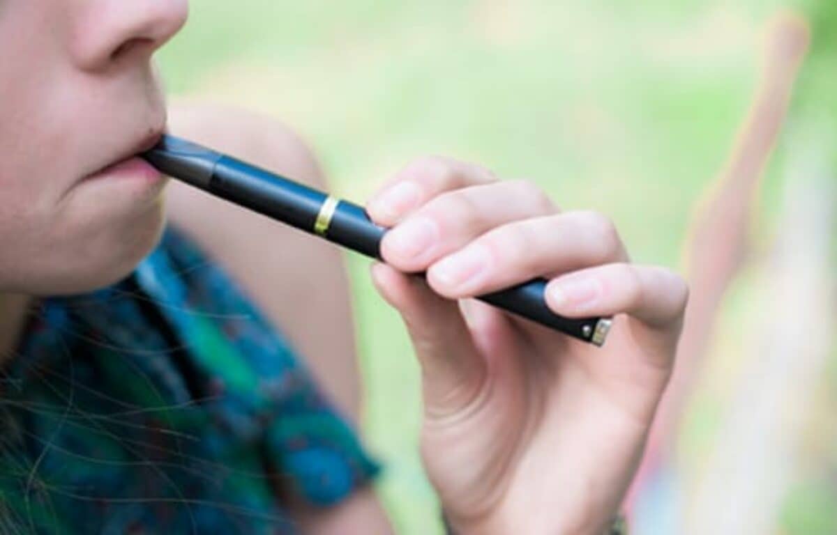 Observing E-cigarette Use Leads Young Smokers To Light Up -RT Magazine