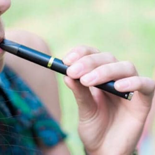 elfbar nachfüll pod läuft aus Mandel pushes for tougher e-cigarette rules, as retailers skirt national  ban main image 1