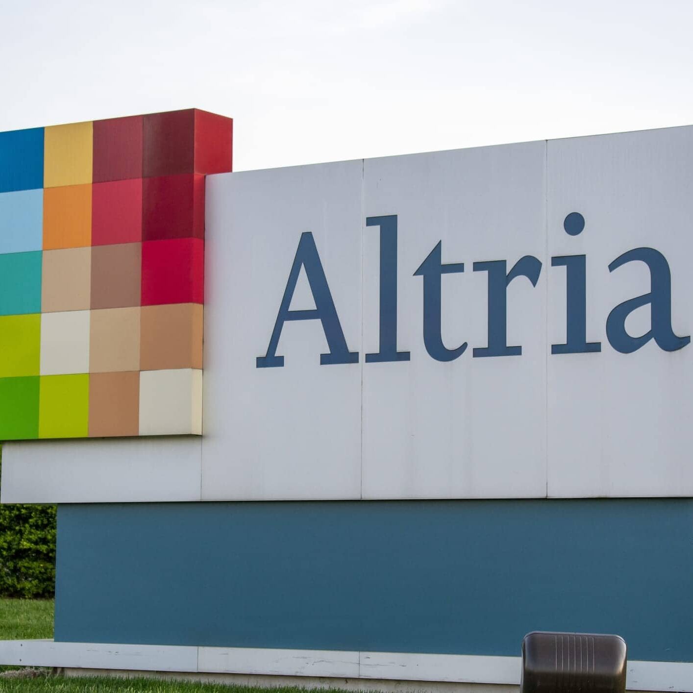 altria kt&g tobacco deal Tobacco Giant Altria Cuts Business Ties with Juul Amid Legal Scrutiny