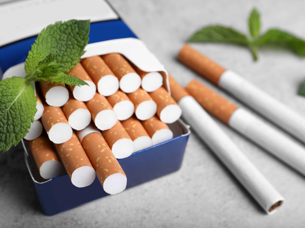 gold menthol cigarettes Smoking a USA Gold Menthol Gold 100 Cigarette - Review