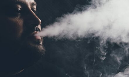 Smoking Plus Vaping Quadruples Lung Cancer Risk, Study Reveals